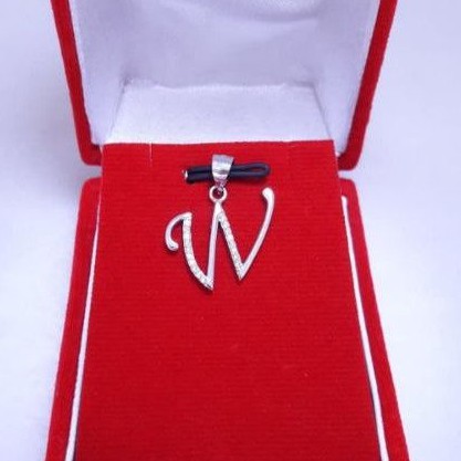 Liontin huruf w perak silver 925.