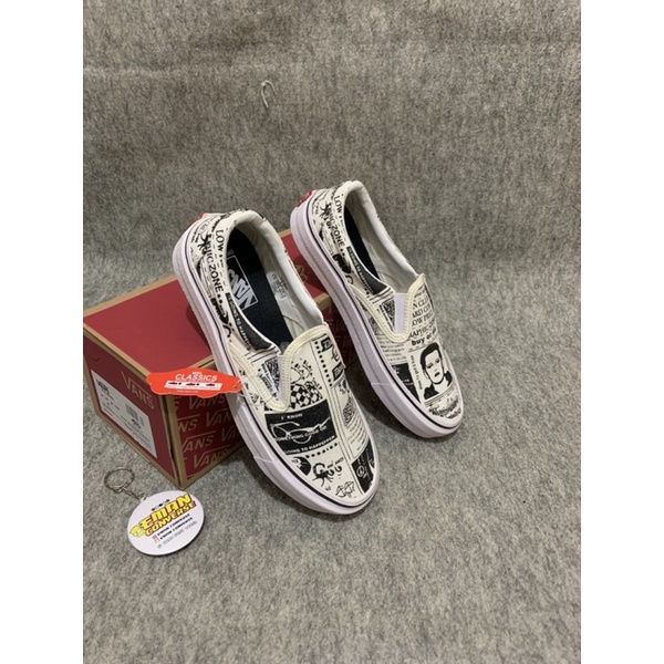 SEPATU VANSS SLIP ON ASHL3Y WILMS NEWS PAPER WHITE MOTIF KORAN