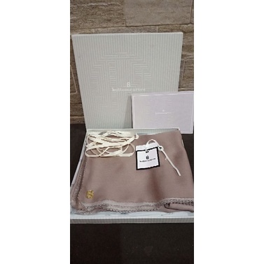 Buttonscarves Olla square in Almond