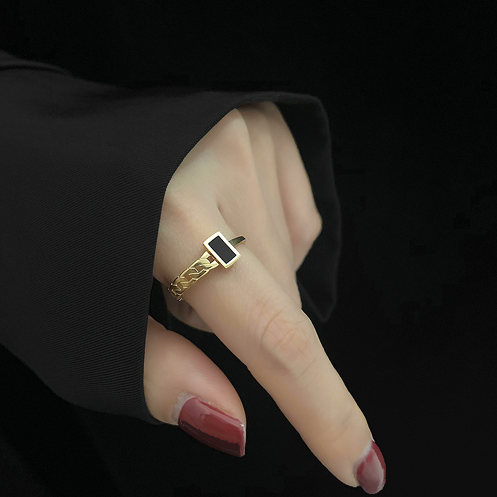 Cincin Wanita Dari Enamel Hitam Normcore Gaya INS Sederhana Baja Titanium Emas 18K Perhiasan Fashion Asimetris Rings