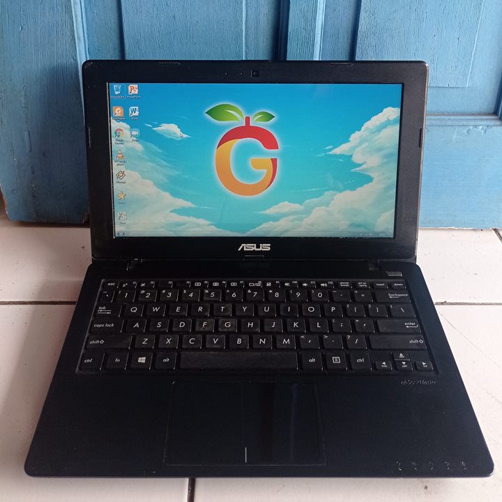 Asus X200M Hitam 12  inch  RAM 2GB SSD 128GB Windows 10 netbook second