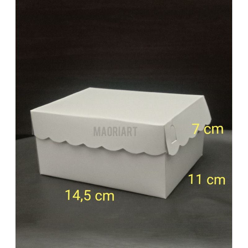 

Dus Kotak Kue Putih R3 14,5x11x7 cm