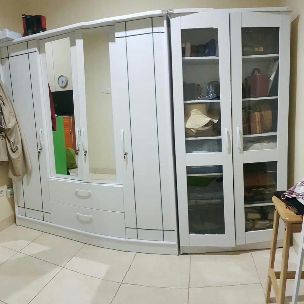 Lemari pakaian jumbo 4 pintu murah. Lemari baju kayu (papan particle).