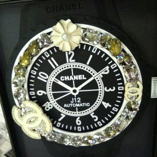 Dashmat Anti Slip Dashboard CHANEL Premium Gold Crystal Motif Jam