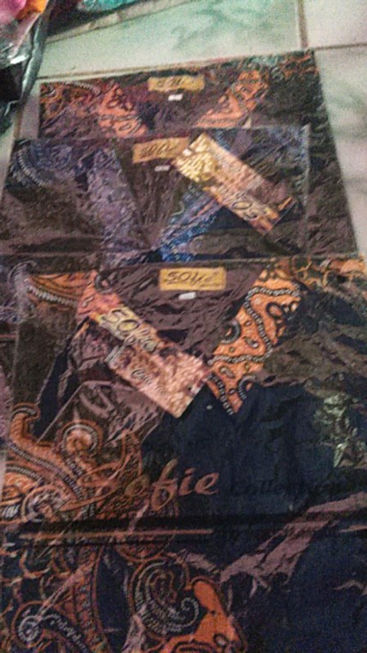 Kemeja Batik Bahu Pendek Motif Wayang Semar Mesem