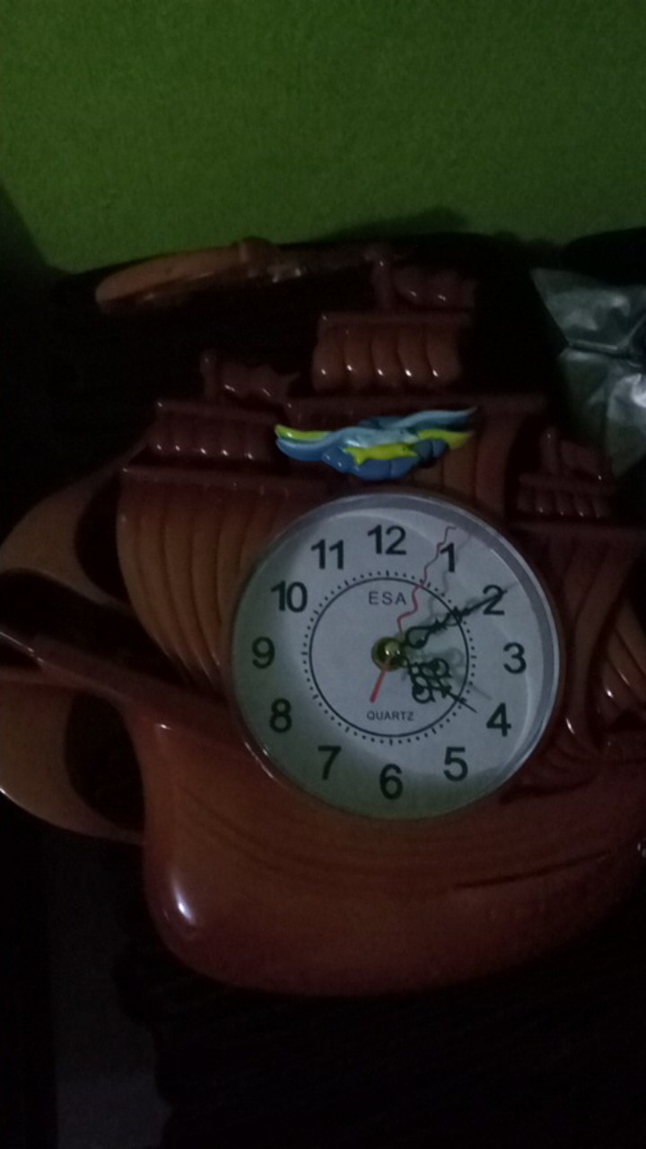 Jam Dinding Esa E-13 Perahu Bell Bandul Quartz Movement Dimensi 34 X 30 Cm