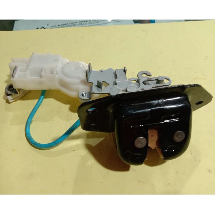 Door Lock Pintu Bagasi  - Nissan Livina ORIGINAL