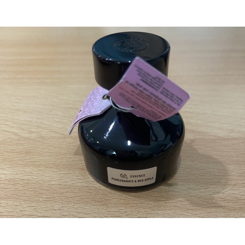 The Body Shop Essence Pomegranate & Red Apple