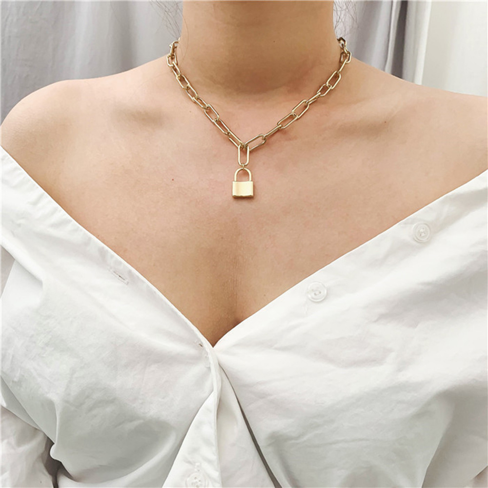 2pcs Kalung Rantai Multilayer Dengan Liontin Kuncigembok Geometris Bahan Alloy Untuk Wanita