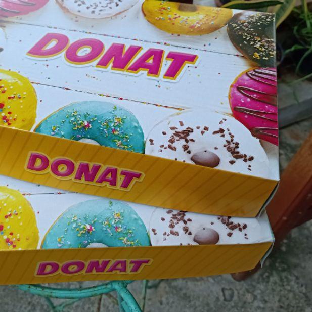 

dus donat isi 6/12 donat / box donat / ukuran 27x18.5x5.5