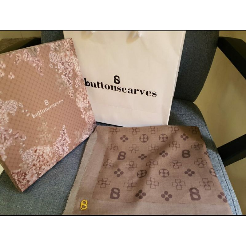 preloved buttonscarves monogram taupe