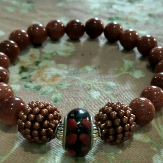 Gelang batu pasir emas