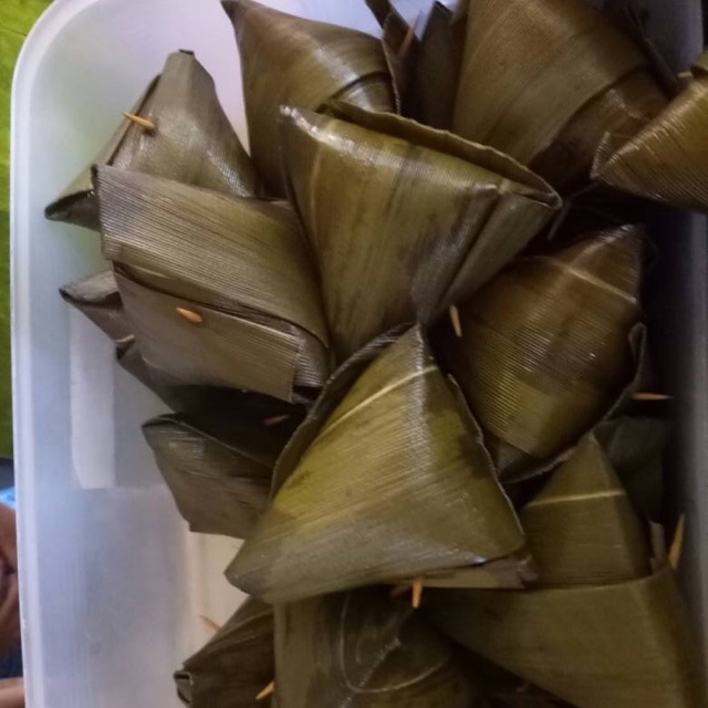 

Bakcang babi dan ayam