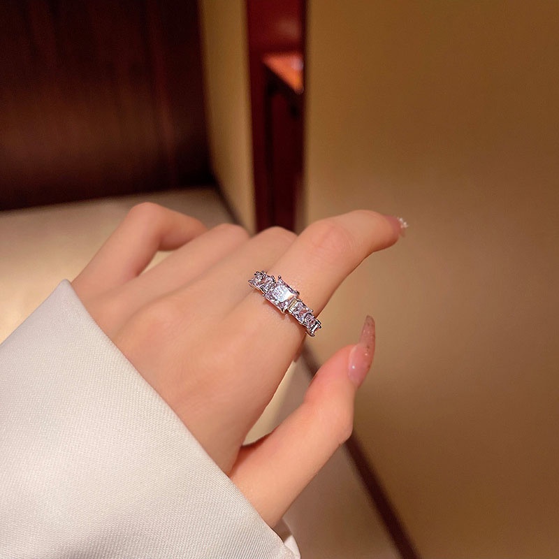 Cincin Silver Adjustable Dengan Zircon Besar Mewah Untuk Wanita