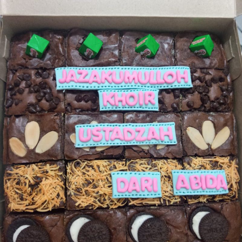 

Brownies Shiny & Fudgy Kue Panggang Best Seller Request Toping Milo Oreo