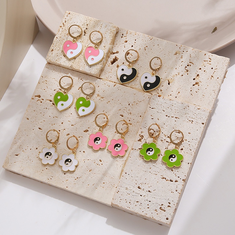 Anting Liontin Hati Bahan Alloy Gaya Korea Untuk Wanita