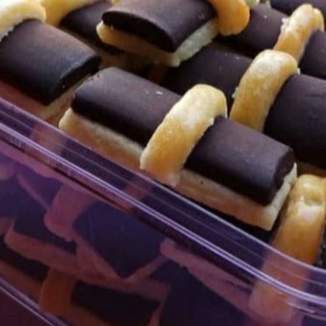 

Kue kering Choco stick