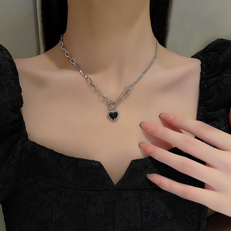 Kalung Rantai Dengan Liontin Hati Warna Hitam Untuk Wanita