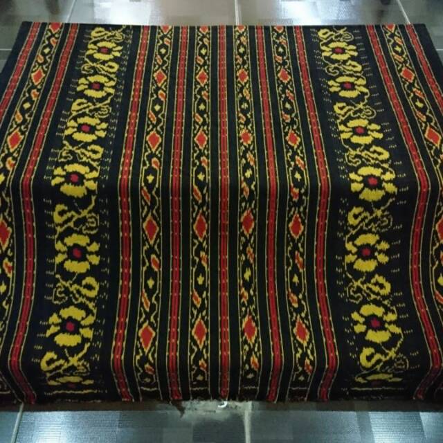 MOTIF BUNGA TENUN TROSO ASLI JEPARA (IKAT ANTIK)