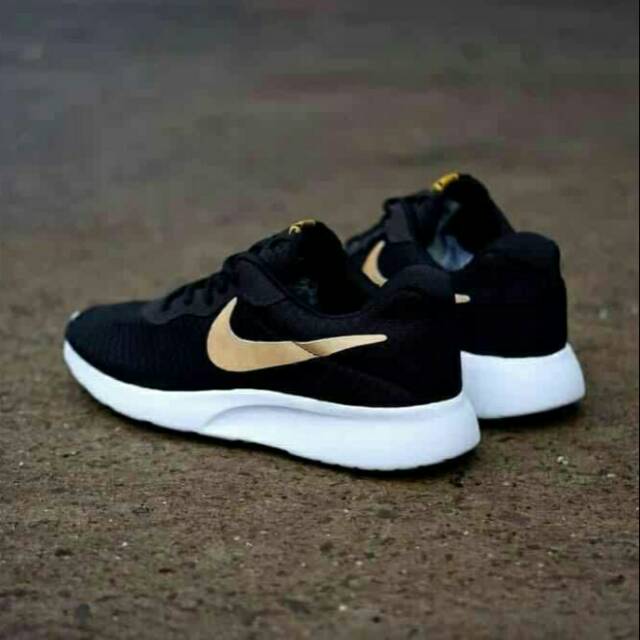 nike tanjun black gold