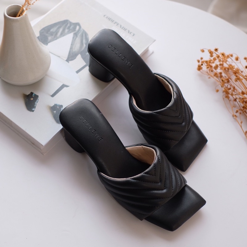 𝗖𝗘𝗟𝗟𝗘𝗡𝗘 chevron puff heels 37-41 / hak empuk full busa