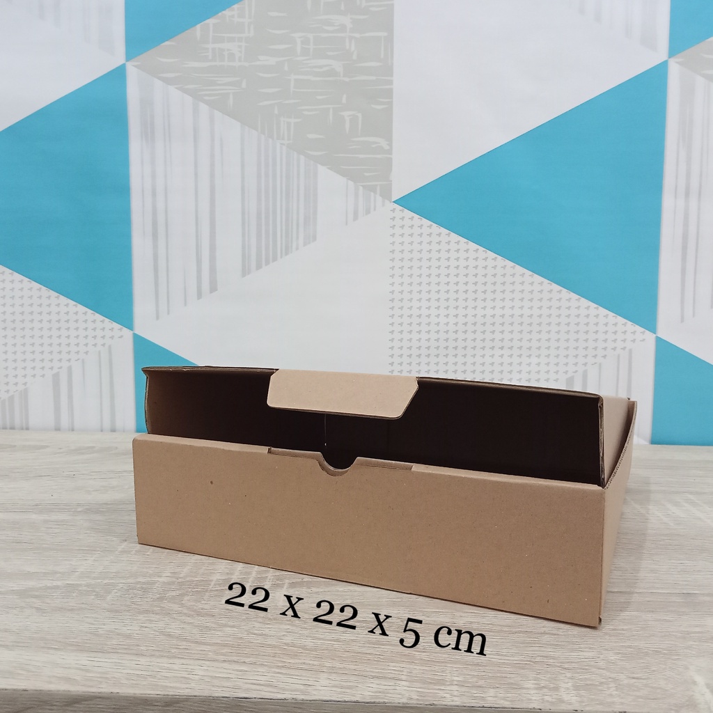 

Kardus 22 x 22 x 5 cm....Die Cut kotak aksesoris dll