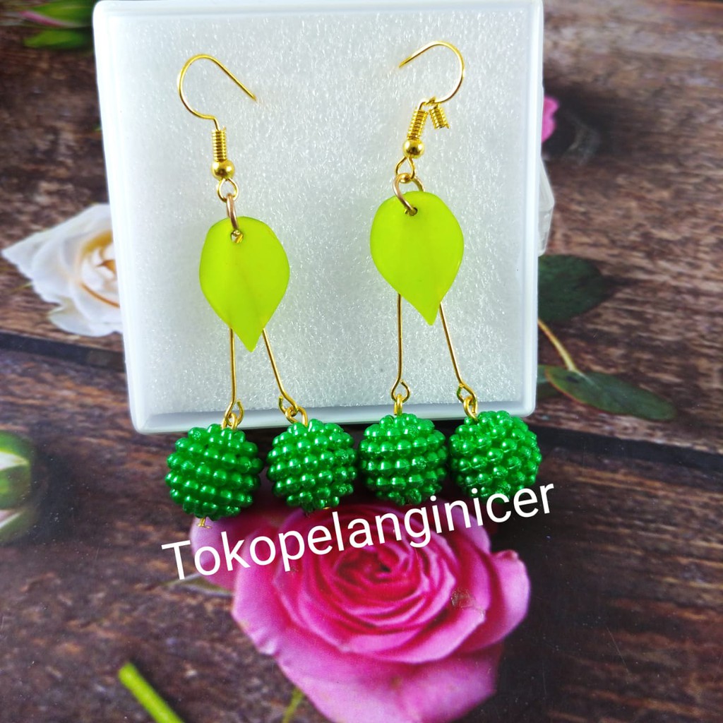 Giwang Murah/ Anting Hooks Kelopak Daun Acrylic Korean Juntai Manik Berry By Tokopelanginicer