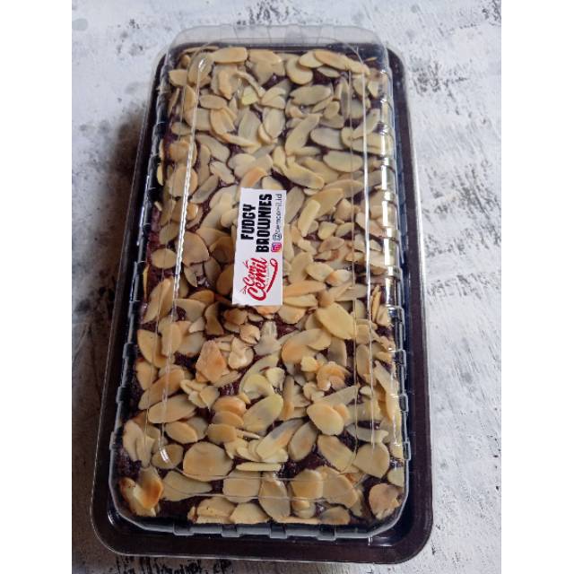 

Fudgy Brownies Almond by cemcemil