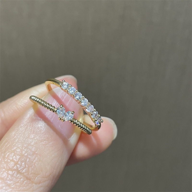 2pcs / Set Cincin Lapis Emas 14K Bentuk Hati Aksen Berlian Cubic Zirconia Untuk Wanita