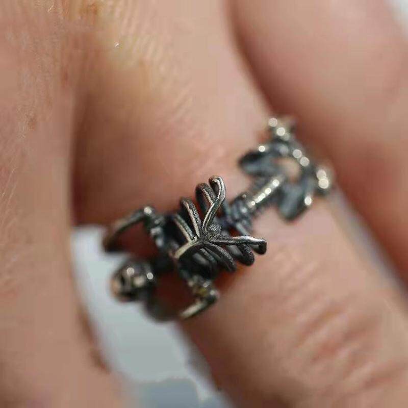 Cincin Model Terbuka Adjustable Desain Tengkorak Gaya Gothic Rock Untuk Pria