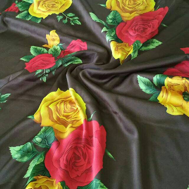 Kain maxmara lebar 1,5m coklat motif mawar merah kuning 3m