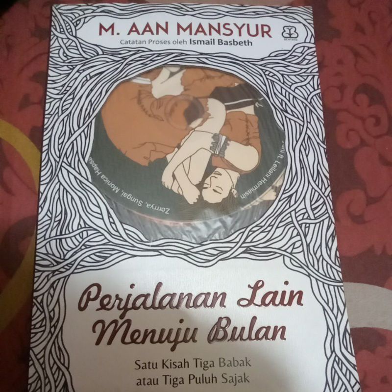 novel perjalanan lain menuju bulan