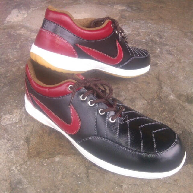 Sepatu Olahraga Kulit untuk Pria Warna Hitam-Merah/ Sepatu Kulit Asli Magetan
