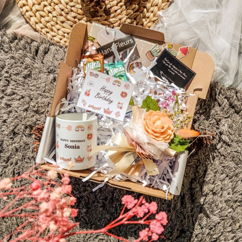 

Gift Box / Hampers / Kado Wisuda / Kado Ulang Tahun / Hampers