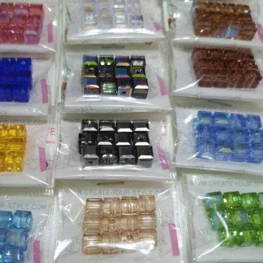 

Swarovski bead 5601 kotak 4mm dan 6mm ( 12 pcs)