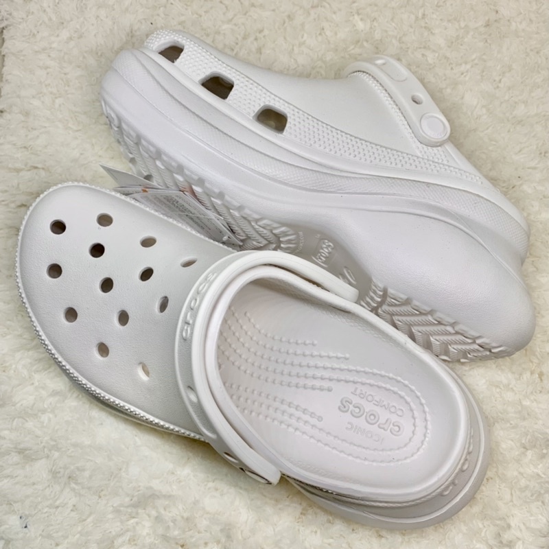 Crocs Classic Bae Clog / Sandal Wedges / Sandal Wanita / Sandal Karet Wanita / Sandal Pantai - White