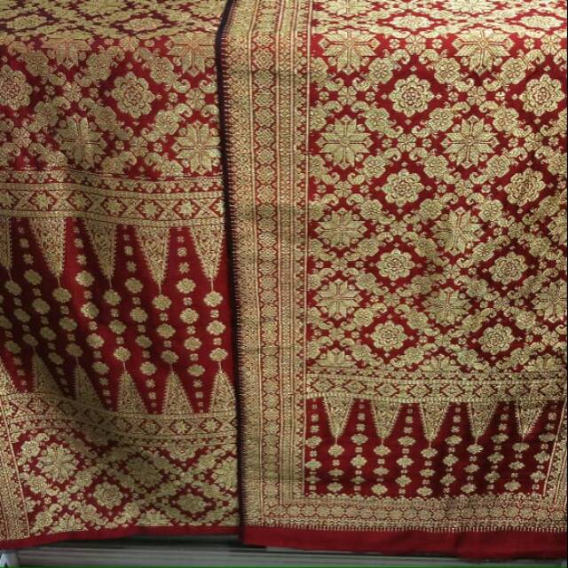 Songket tenun Palembang motif lepus benang kristal