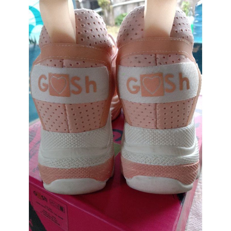 Sepatu Gosh