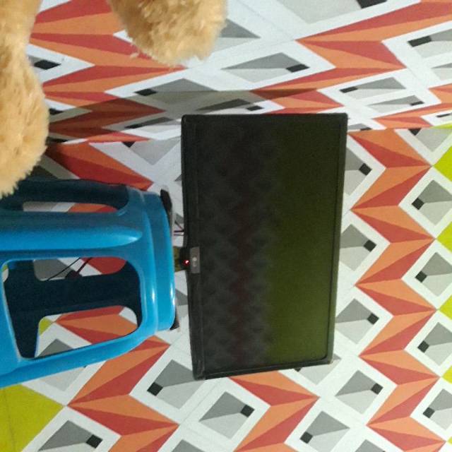 TV LG 24INCH LAYAR PECAH