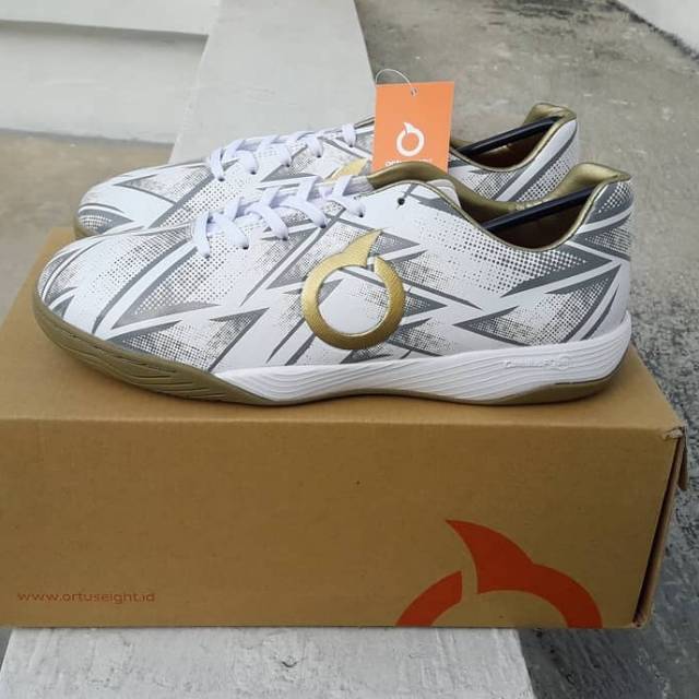 SEPATU FUTSAL ORTUSEIGHT ORI JOGOSALA WHITE EDITION MURAH