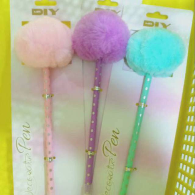 Pulpen pena gel bulu bola fur pom pom halus