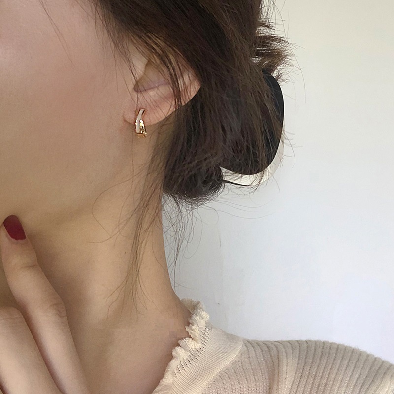 Anting Tusuk Gantung Desain Salib Gaya Retrosimplemewah Untuk Wanita