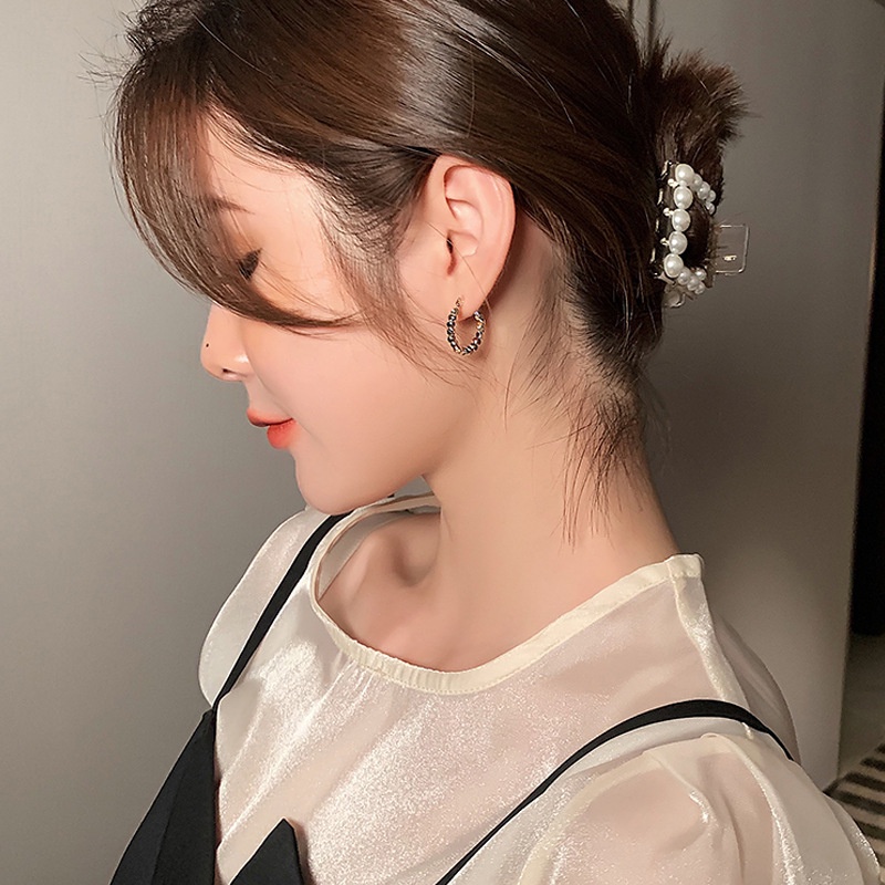 Anting Stud Dangle Manik-Manik Bola Hollow Out Warna Emas Gaya Vintage Korea Untuk Wanita