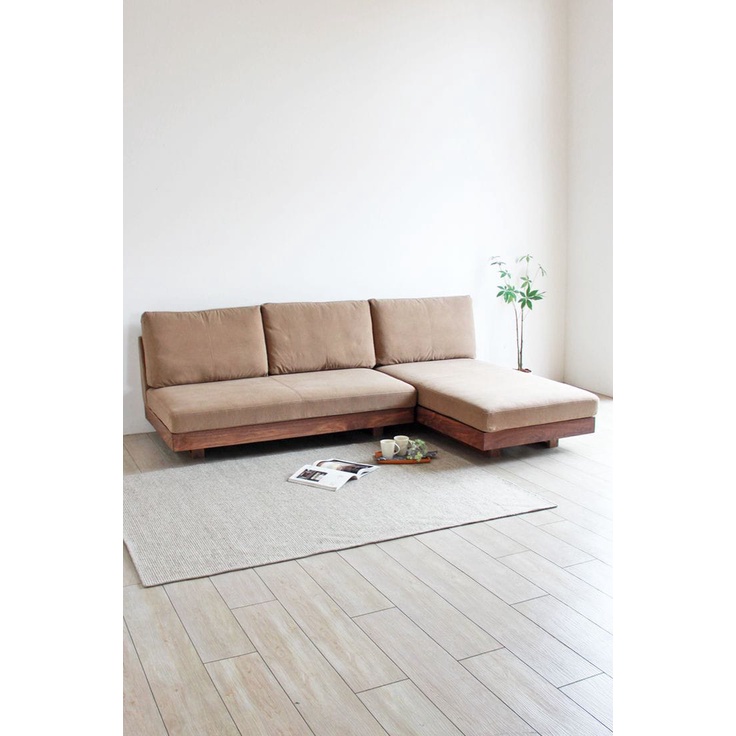 sofa ruang keluarga