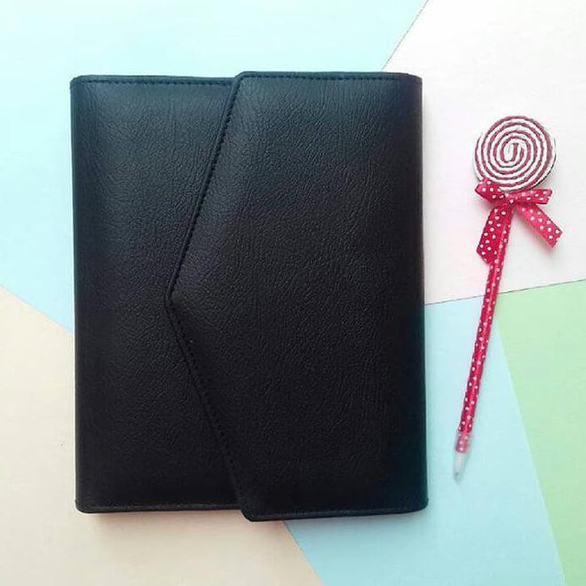 

Binder Amplop Kulit 26 Ring B5 - Hitam Item Real Picture