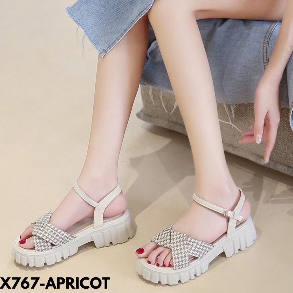 SANDAL WEDGES WANITA DESAIN CANTIK ELEGANT WARNA CASUAL BAHAN KAIN KOMBI PU IMPORT 767