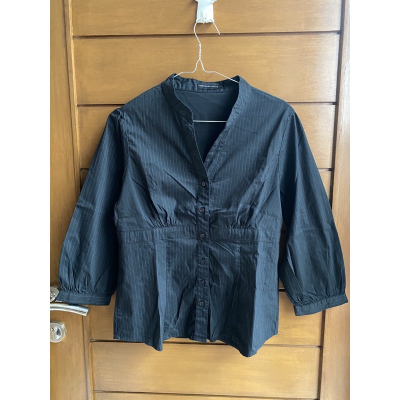 kemeja hitam The Executive preloved thrift