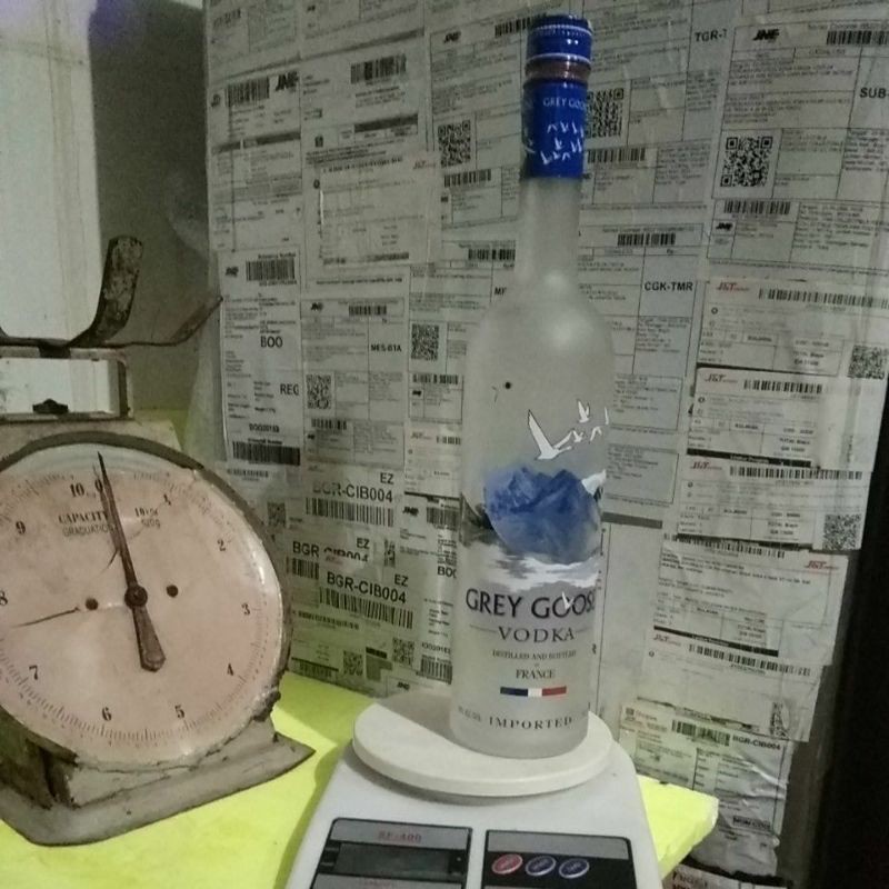 botol bekas grey goose vodka