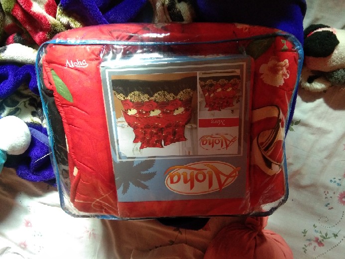 Bedcover Aloha Uk. King (180x200)cm & Uk. Queen (160x200)cm Motif Bunga Nuansa Merah Pink Ungu