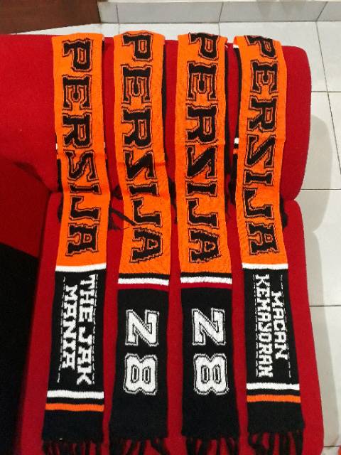 Syal rajut bola/persija min,order 10 pcs